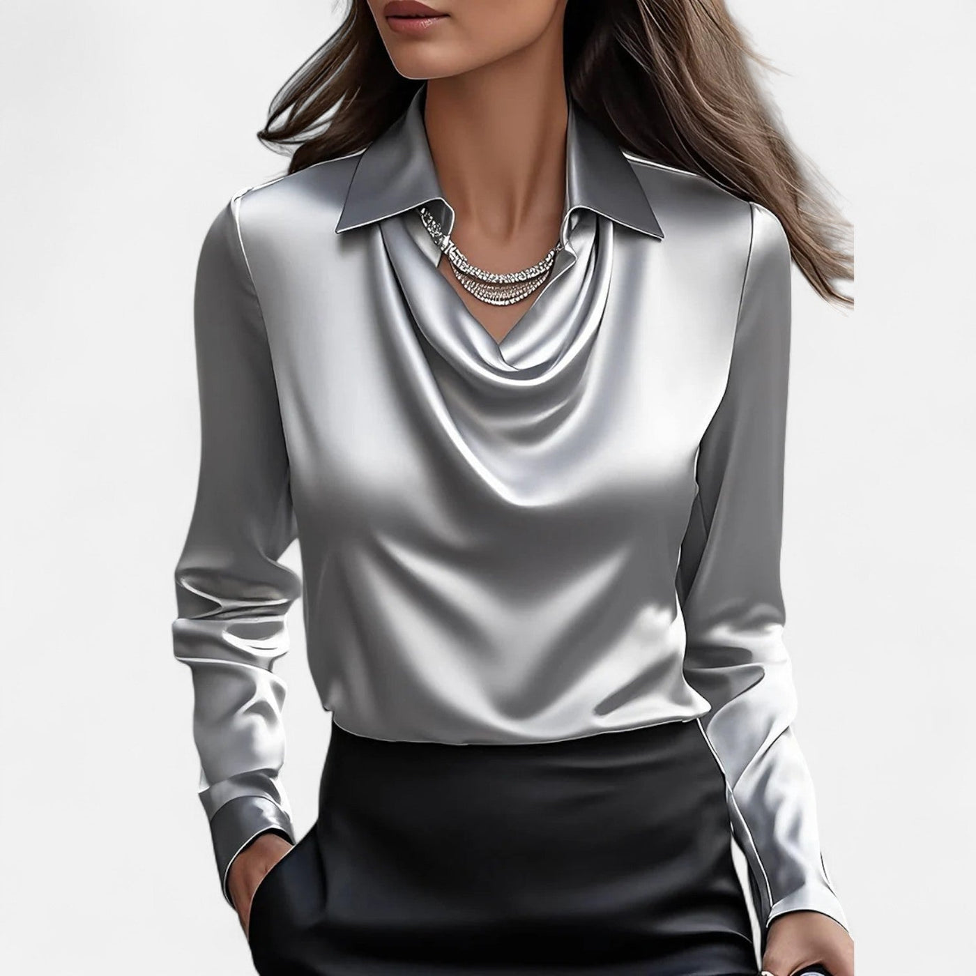 Dames satijnen blouse met drapé halslijn