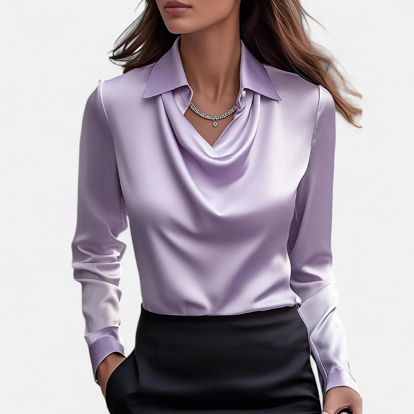 Dames satijnen blouse met drapé halslijn