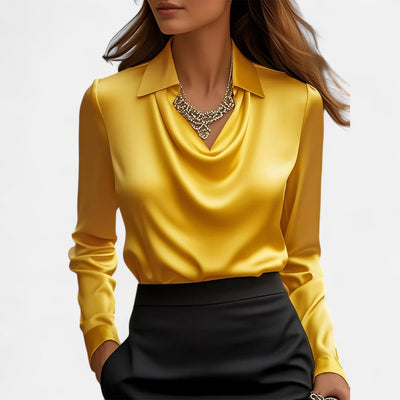 Dames satijnen blouse met drapé halslijn