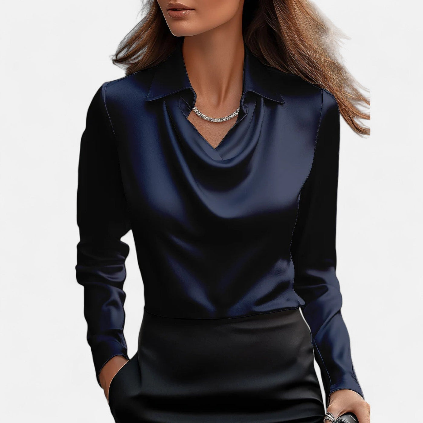 Dames satijnen blouse met drapé halslijn